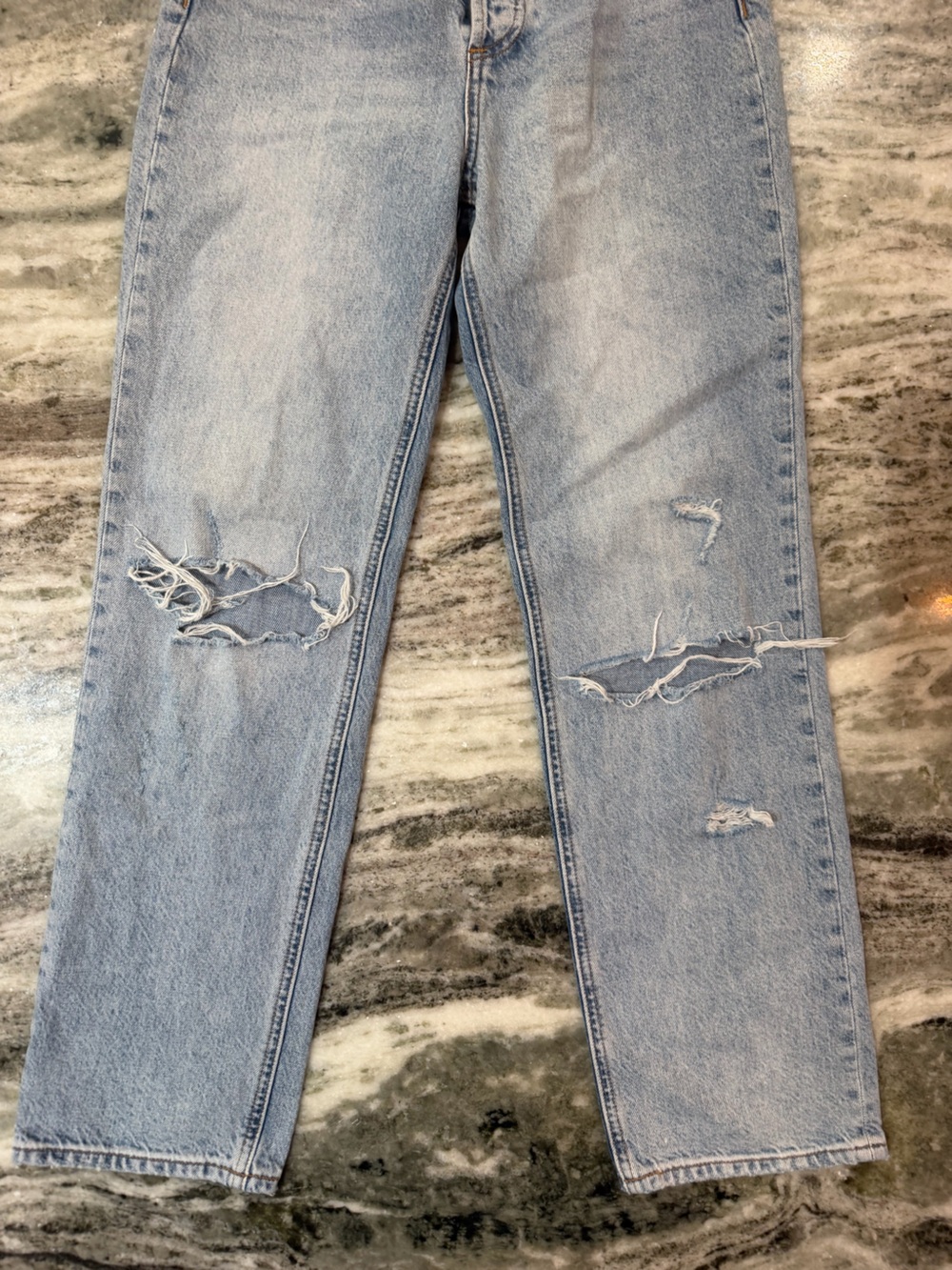 Aritzia Denim Forum The Joni High-Rise Straight-Leg Loose Jeans
Size 24 - Picture 3 of 9